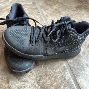 Unisex Nike Kyrie Irving Sneakers